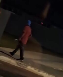 Urgente: homem em surto circula com faca em frente à UBS Régis Pacheco e assusta pacientes em Vitória da Conquista