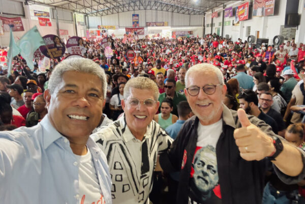 Waldenor e Zé Raimundo entregam manifesto no PGP com 10 prioridades para o desenvolvimento do Centro-Sul da Bahia