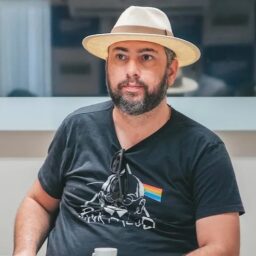 Vereador de Livramento de Nossa Senhora sofre grave acidente com a família em Maceió; veículo teve perda total e família passa bem