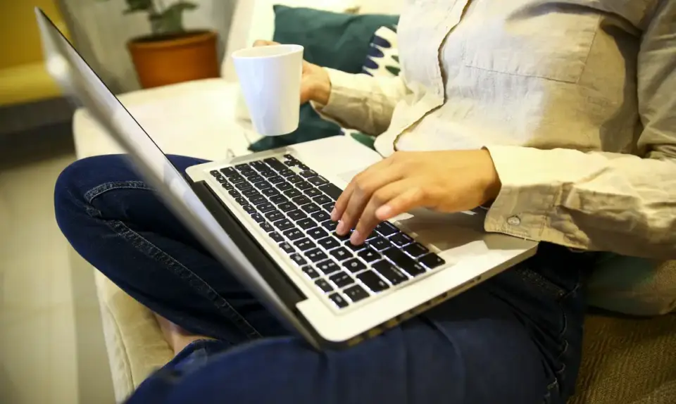 Sete em cada dez brasileiros temem comprar remédios pela internet