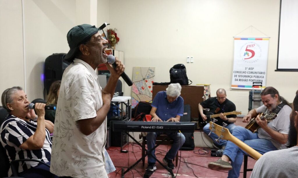 Com 25 anos, grupo musical de pacientes psiquiátricos lança novo álbum Com 25 anos, grupo musical de pacientes psiquiátricos lança novo álbum
