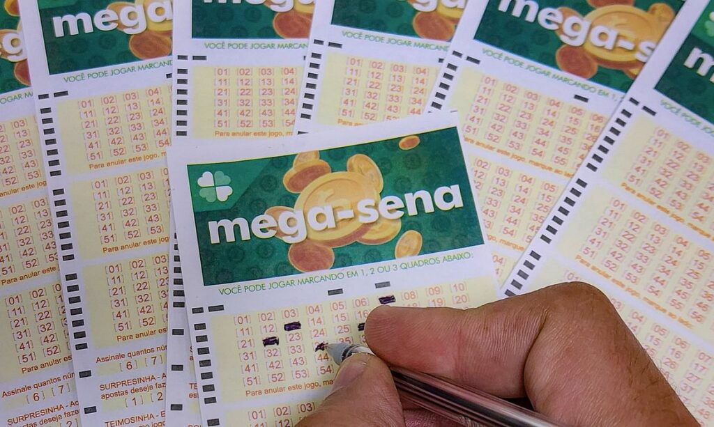 Mega-Sena sorteia prêmio acumulado de R$ 38 milhões neste domingo Mega-Sena sorteia prêmio acumulado de R$ 38 milhões neste domingo