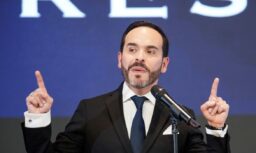 Governo Espriella encerra jornalismo da mídia pública da Colômbia