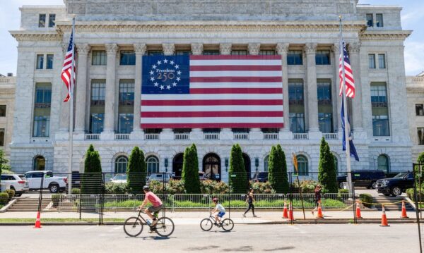Dívida dos EUA ultrapassa US$ 40 trilhões após governos Trump e Biden Dívida dos EUA ultrapassa US$ 40 trilhões após governos Trump e Biden