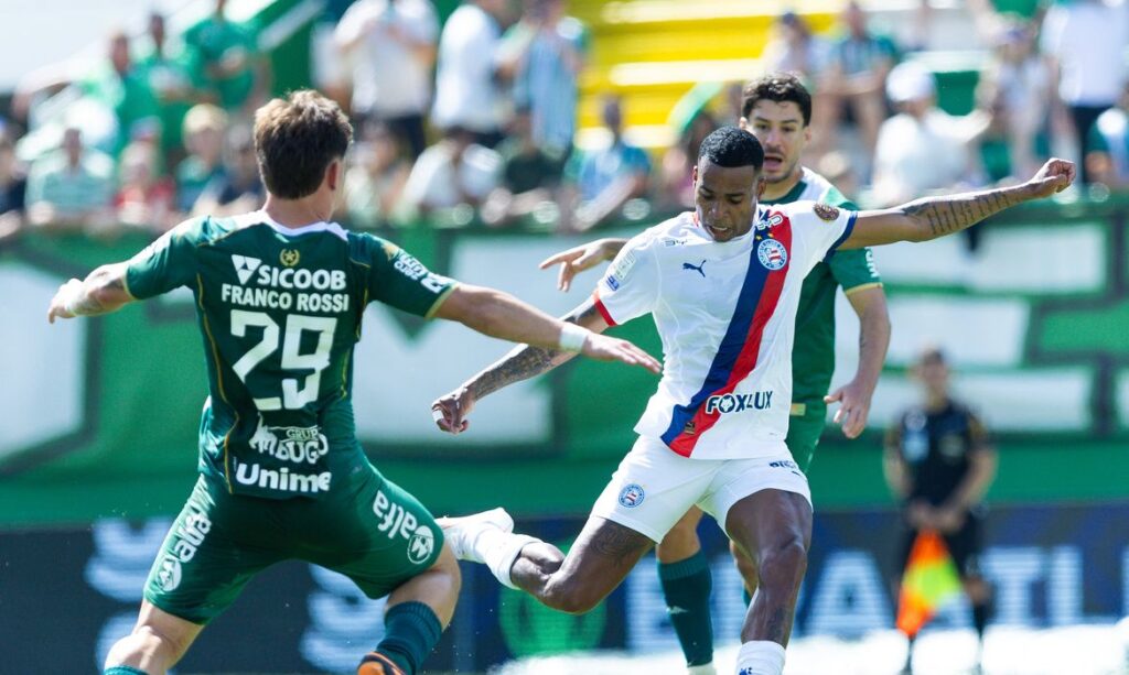 Brasileirão: Chapecoense busca empate com Bahia em jogo de seis gols Brasileirão: Chapecoense busca empate com Bahia em jogo de seis gols