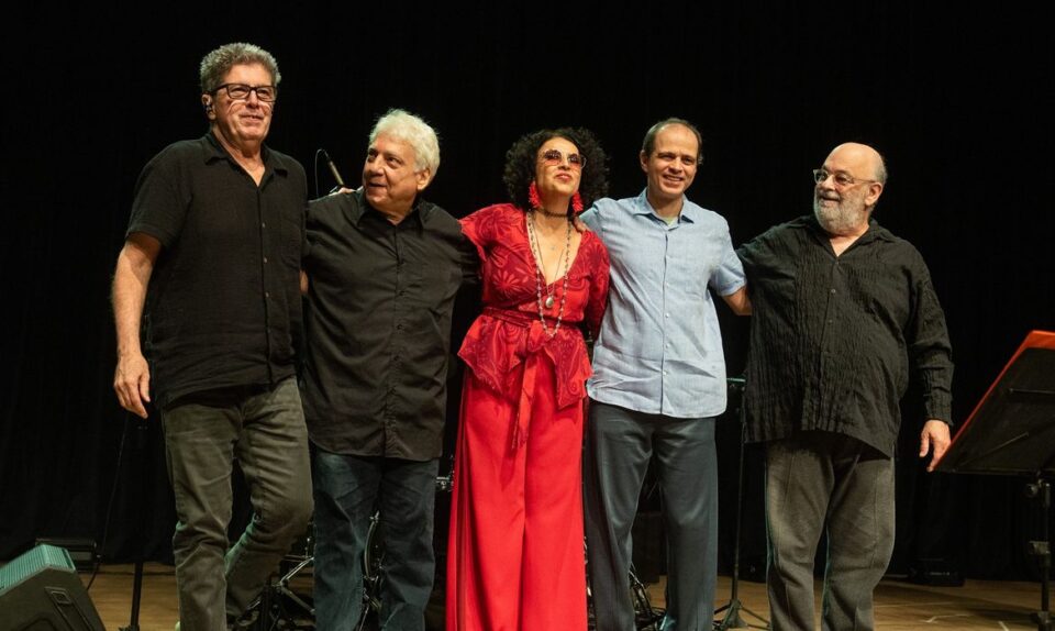 Repertório de Caetano Veloso embala show exclusivo na TV Brasil Repertório de Caetano Veloso embala show exclusivo na TV Brasil