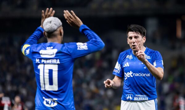 Cruzeiro vence Flamengo e Palmeiras agradece no Brasileirão Cruzeiro vence Flamengo e Palmeiras agradece no Brasileirão