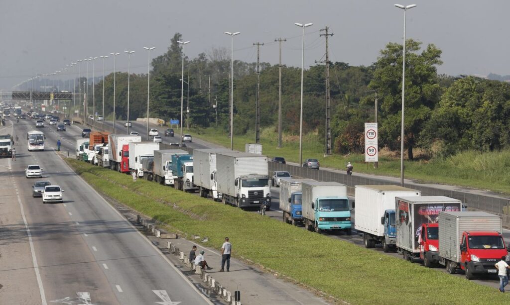 Lei garante frete mínimo no transporte de cargas; saiba o que muda Lei garante frete mínimo no transporte de cargas; saiba o que muda