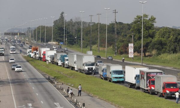 Lei garante frete mínimo no transporte de cargas; saiba o que muda Lei garante frete mínimo no transporte de cargas; saiba o que muda