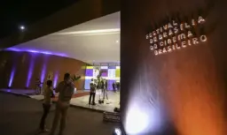 Festival de cinema de Brasília vive impasse; classe artística repudia