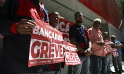 Bancários fazem paralisação nacional de 24 horas nesta quinta-feira