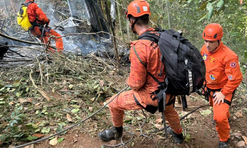 Justiça autoriza cremação de vítimas de queda de helicóptero no Rio Justiça autoriza cremação de vítimas de queda de helicóptero no Rio