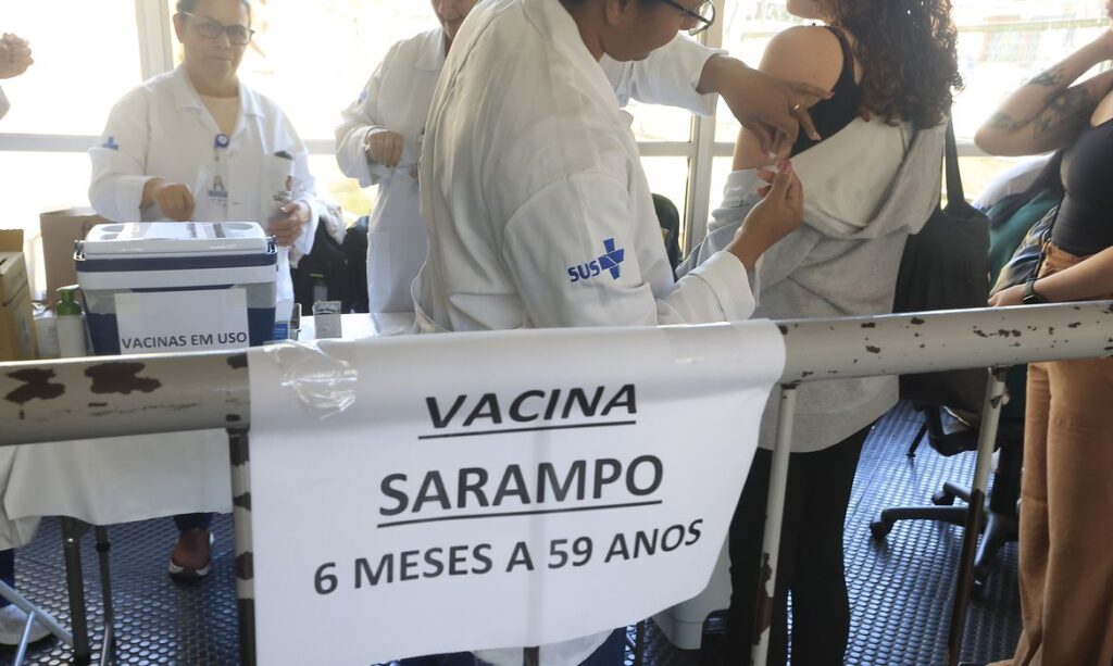 Mais de 795 mil vacinas contra o sarampo foram aplicadas em São Paulo Mais de 795 mil vacinas contra o sarampo foram aplicadas em São Paulo