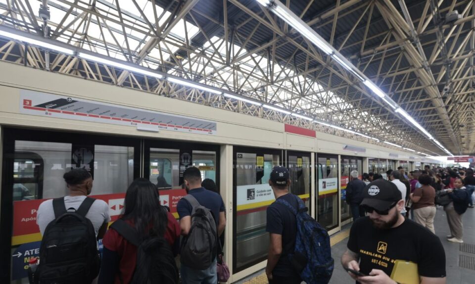 Governo de SP diz que não haverá demissões de funcionários da CPTM Governo de SP diz que não haverá demissões de funcionários da CPTM