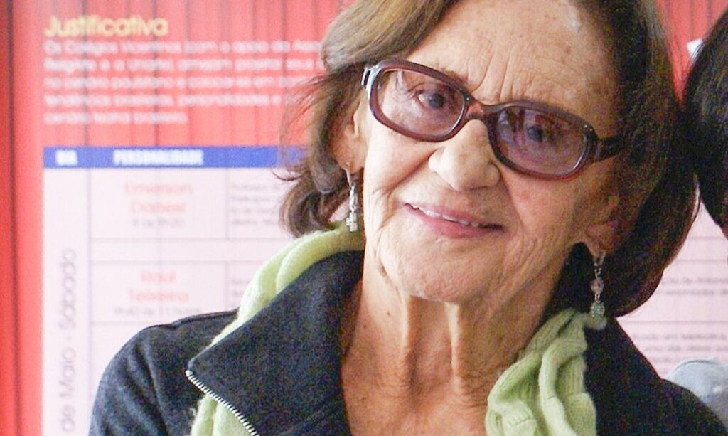 Nas redes sociais, amigos e fãs homenageiam Laura Cardoso