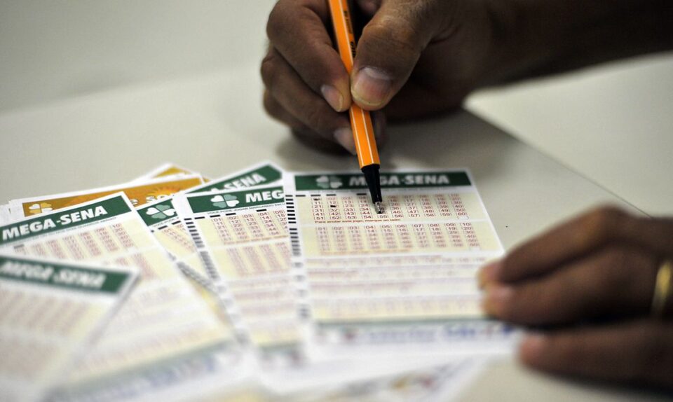 Mega-Sena sorteia prêmio acumulado de R$ 50 milhões nesta quinta-feira Mega-Sena sorteia prêmio acumulado de R$ 50 milhões nesta quinta-feira