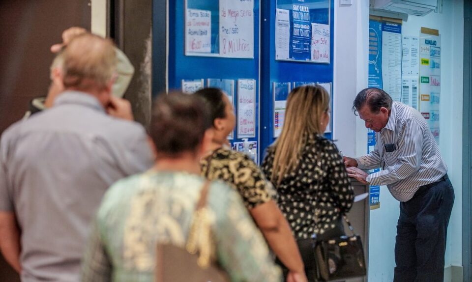 Mega-Sena sorteia prêmio acumulado de R$ 58 milhões neste domingo Mega-Sena sorteia prêmio acumulado de R$ 58 milhões neste domingo