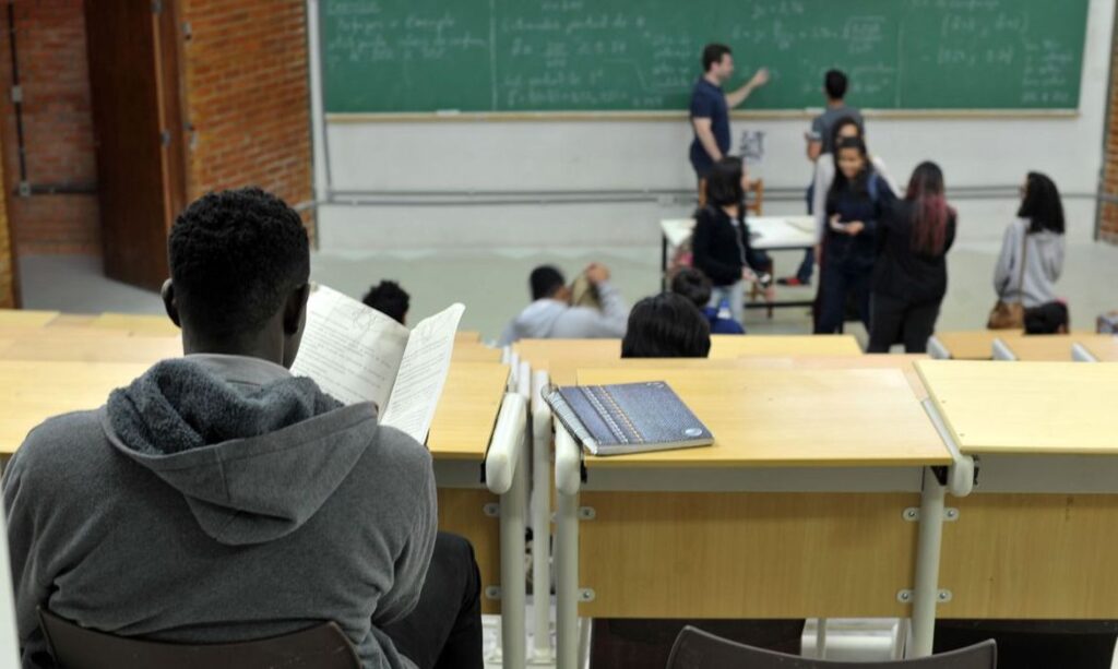 Fies começa a convocar nesta sexta estudantes em lista de espera Fies começa a convocar nesta sexta estudantes em lista de espera