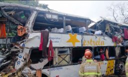 Vítimas de tombamento de ônibus em Petrópolis são do sexo feminino