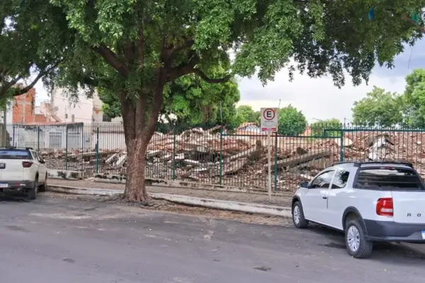 Casarão onde viveu Nilo Coelho dá lugar a edifício comercial de 10 andares em Guanambi