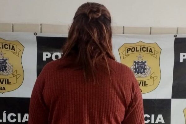 Investigada por golpes na venda de piscinas é presa em Eunápolis; cerca de 15 vítimas foram identificadas