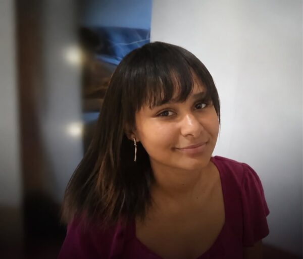 Adolescente de 17 anos é retirada de casa e morta a tiros durante a madrugada em Jequié