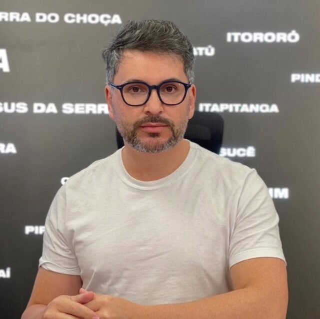 TRE-BA suspende julgamento e mantém indefinição sobre mandato de Diogo Azevedo em Conquista