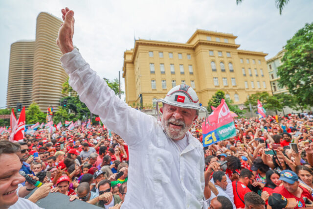 Lula cai para 50,6% na Bahia e Flávio Bolsonaro chega a 30,1% pela primeira vez