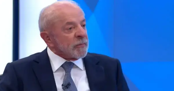 Lula diz que não sabia da falta de reajuste do Bolsa Família e afirma ter decidido aumento de 15,04%