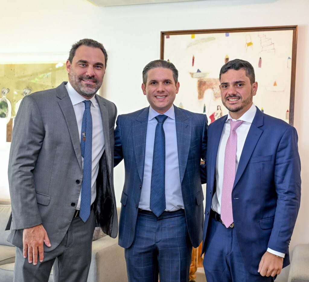 Ao lado de Adolfo Viana, Carlos Muniz Filho se reúne com Hugo Motta na Câmara dos Deputados