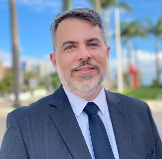 Vereador Edivaldo Júnior deixa liderança do governo Sheila Lemos na Câmara de Vitória da Conquista