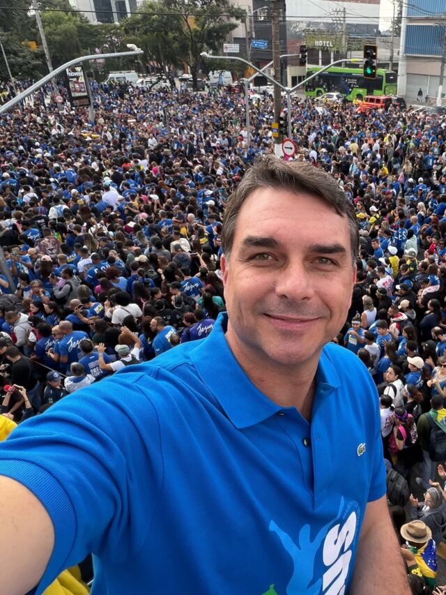 Flávio Bolsonaro muda de posição e anuncia voto a favor do fim da escala 6×1