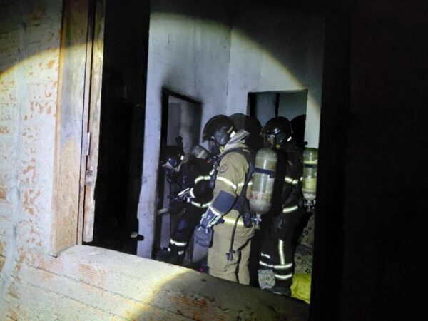 Mulher é suspeita de incendiar casa onde mora com a irmã em Guanambi