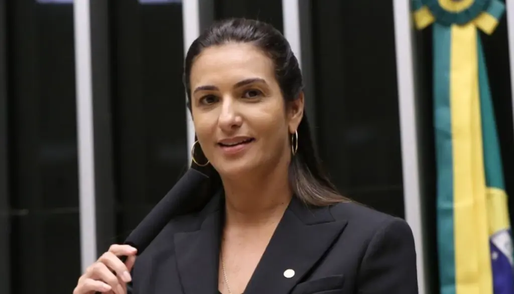 Deputada federal Roberta Roma é internada novamente após sentir dores no peito em Salvador