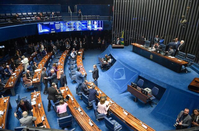 Senado discute fim da escala 6×1 e pode votar PEC em dois turnos nesta quarta-feira
