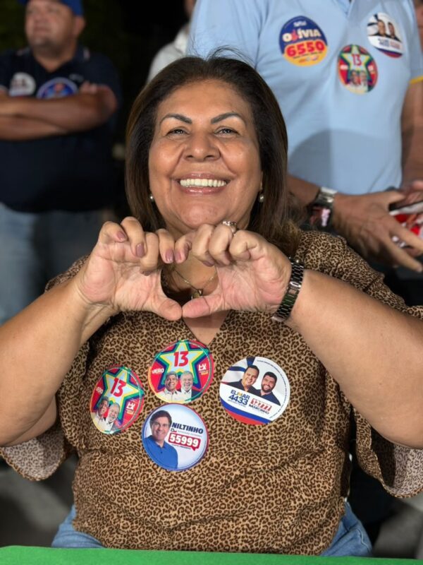 Vilma Gomes Prefeita de Cansanção nomeia a própria filha para cargo de chefe de gabinete Vilma Gomes Prefeita de Cansanção nomeia a própria filha para cargo de chefe de gabinete